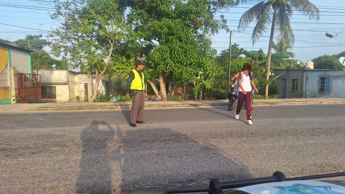 SSPCTabasco's tweet photo. La #PECTabasco continúa con la implementación de operativos de seguridad vial en distintos municipios del estado como en Centro, Jalapa, Huimanguillo, Paraíso y Tacotalpa.
#SSPCTabascoAvanzaSeguro
https://t.co/BUubJ0unfz https://t.co/URohpluaqY