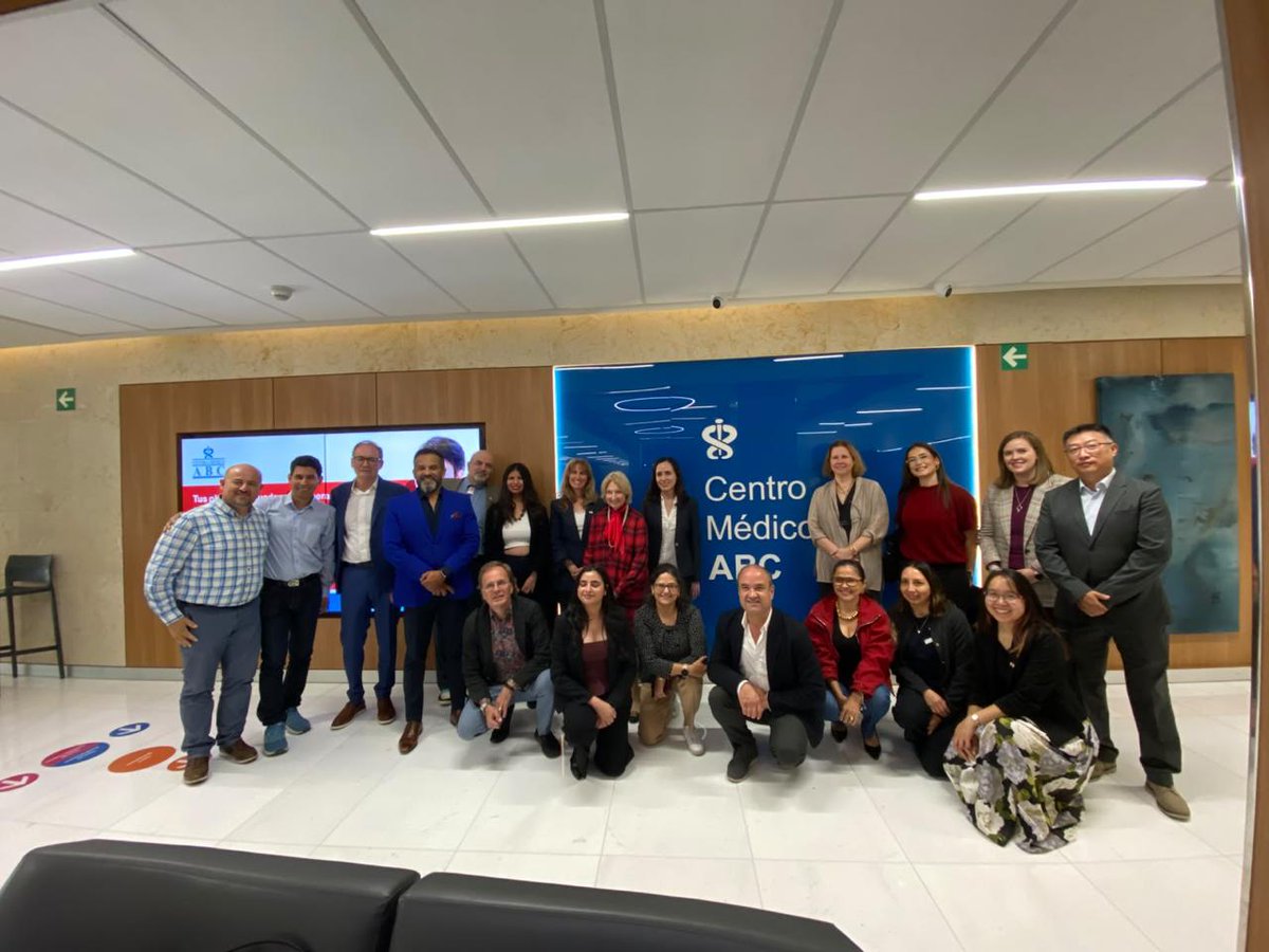 EmbCanMexico's tweet photo. Visitaron también el @ABCcentromedico donde conocieron las instalaciones y realizaron un diálogo entre las empresas participantes.

Después, en la universidad @anahuac, exploraron oportunidades de cooperación en salud digital y tecnología médica. https://t.co/DBo5Sx58oW