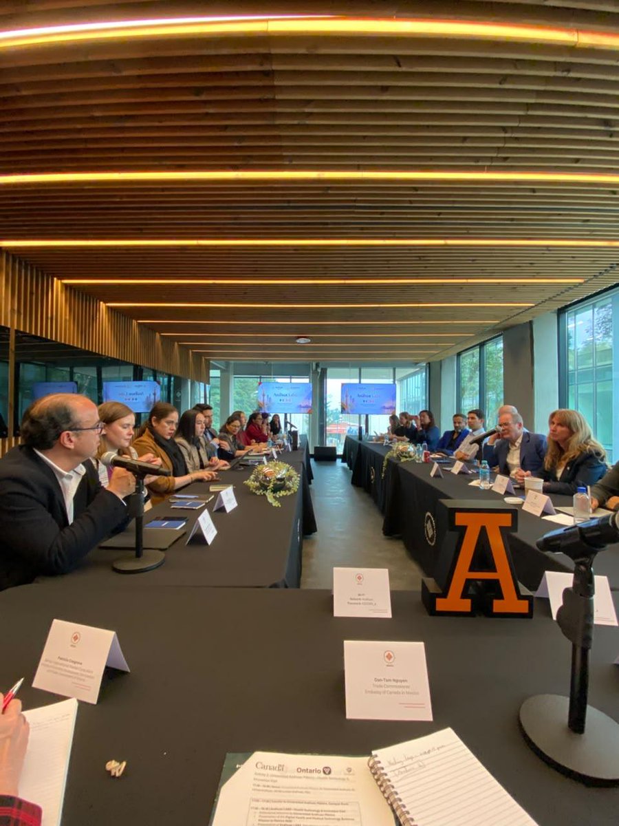 EmbCanMexico's tweet photo. Visitaron también el @ABCcentromedico donde conocieron las instalaciones y realizaron un diálogo entre las empresas participantes.

Después, en la universidad @anahuac, exploraron oportunidades de cooperación en salud digital y tecnología médica. https://t.co/DBo5Sx58oW