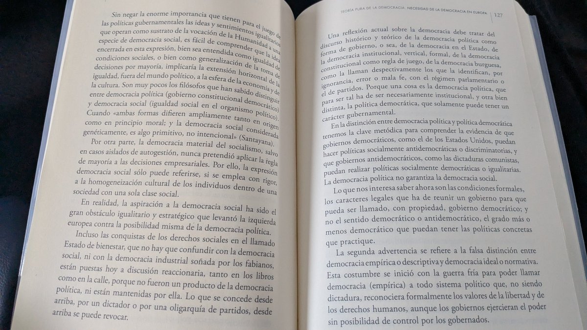 Alvaro_RHCP's tweet photo. Armesilla me parece un hombre honesto e inteligente, y además simpatizo con muchas cosas que defiende. Sin embargo, vuelve a errar (espero que sea un error) al tachar de democracia a los regímenes actuales y confunde forma de gobierno y acción de gobierno. Leed a Trevijano. https://t.co/pxjNanUkHE