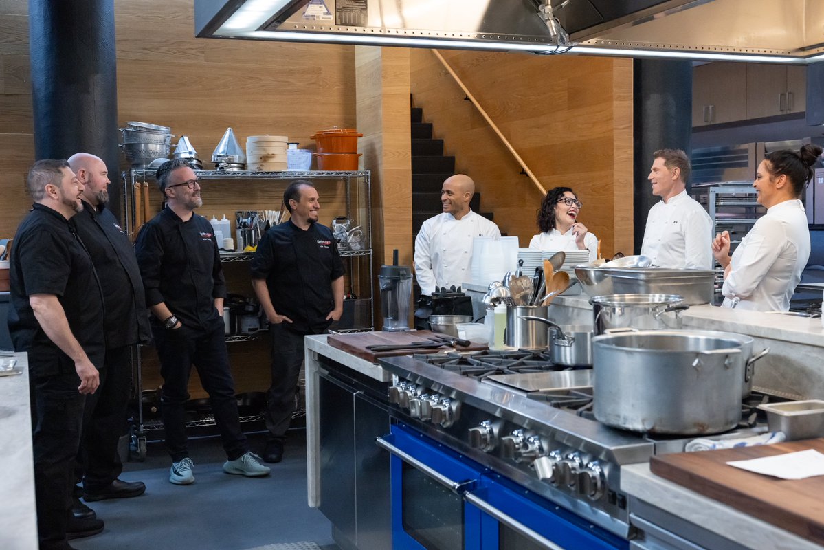 FoodNetwork's tweet photo. There's a lot on the line for home team chef @chefantonia when her friend and fellow Italian Fabio Viviani challenges @bflay's team to a battle Italiano! 

Watch a NEW episode of #TheLine tonight at 9|8c. https://t.co/MulVkk1ib3