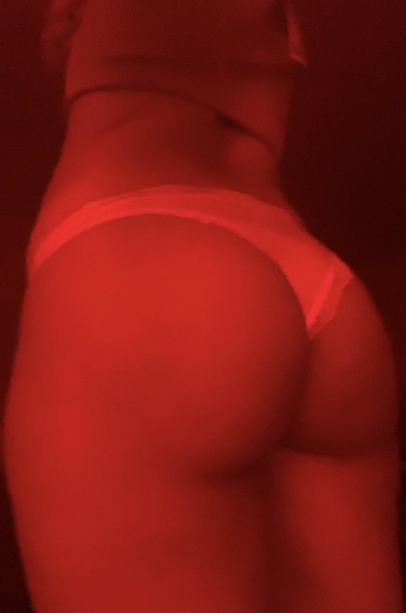 TheOnlyRosexo's tweet photo. black or white?? 🥺

#fakeboy #tboy #femboy #nsfwtwt #twink https://t.co/h20lKYMcWg