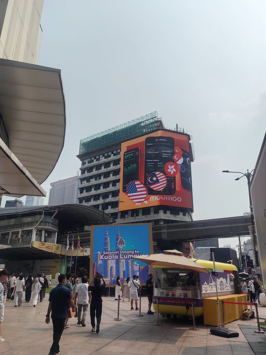 YongHui0908's tweet photo. Big congrats to Moomoo Malaysia for reaching the incredible 2 Million downloads milestone! Came all Bukit Bintang to celebrate this major moment. Here’s to growing together and achieving even bigger financial goals with Moomoo! @moomoo
#moomooMalaysia #Moomoo2MillionDownloads https://t.co/j4CjwrEGyI