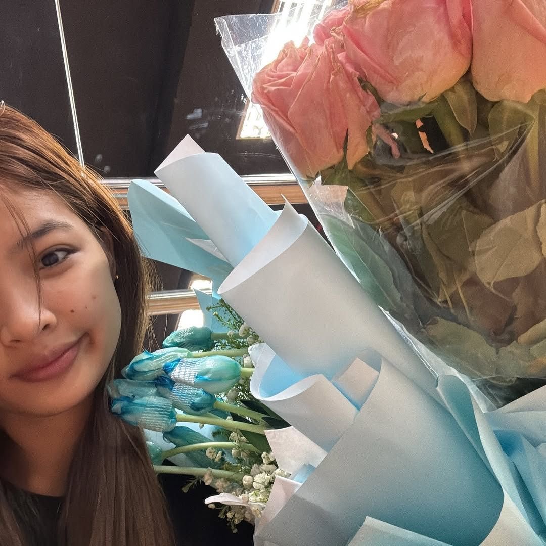 colskiiiii's tweet photo. @_allforcolaiah @bini_colet cutiee ssob🥹🌻🌷💐✨ https://t.co/I62KwCbioR