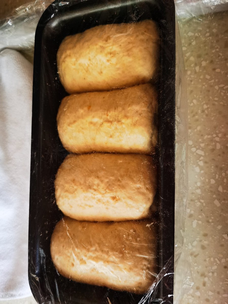 VellaChiu7pw's tweet photo. Hoy he horneado pan casero crujiente y lleno de aroma. No hay nada mejor que el sabor de lo hecho con amor https://t.co/aGLCdDbZsP