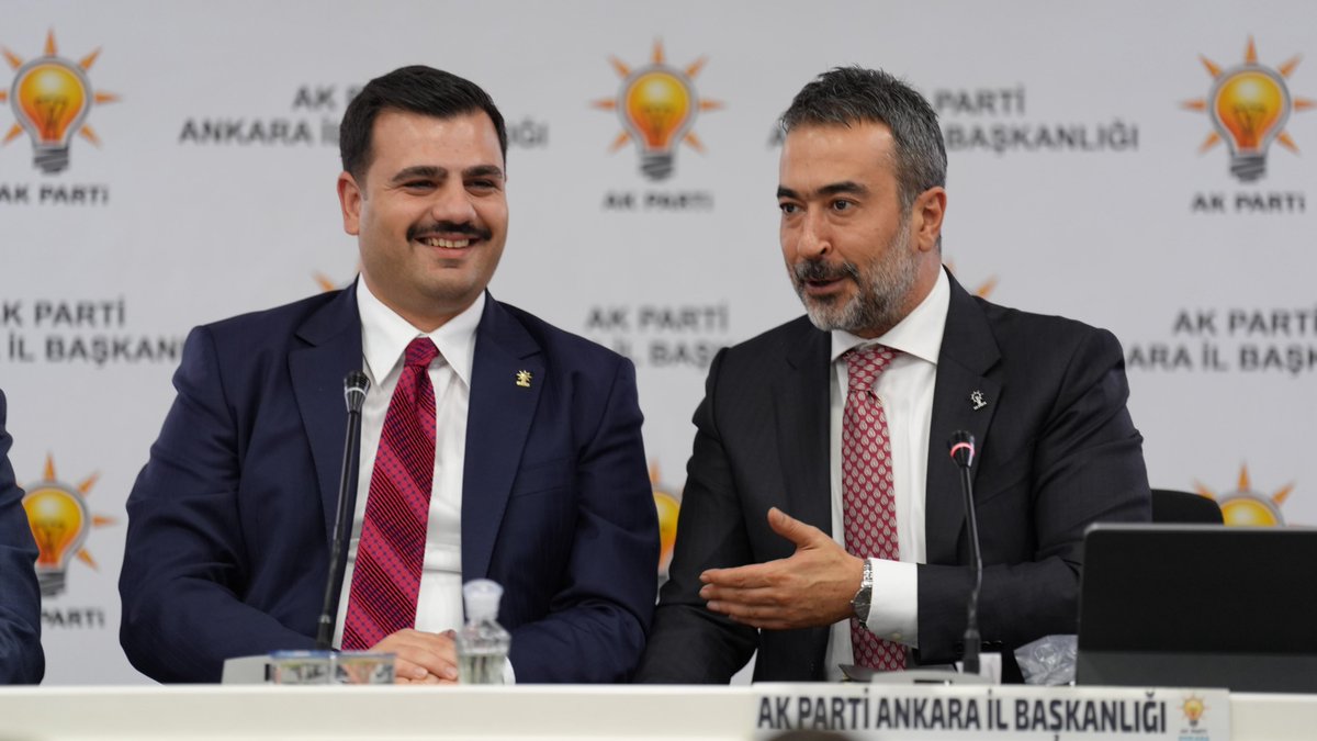 eyupkadirinan's tweet photo. 📍Ankara

Ankara İl Başkanlığımızı ziyaret ederek, İl Yönetim Kurulu Toplantımızda dava ve yol arkadaşlarımızla bir araya geldik.

İl Başkanımız Sayın Hakan Han Özcan’a ve yönetimine nazik ev sahiplikleri ve özverili çalışmaları için teşekkür ediyor, başarılar diliyorum.

Cumhurbaşkanımız ve Genel Başkanımız Sayın Recep Tayyip Erdoğan’ın liderliğinde, Ankara’mıza ve milletimize hizmet yolunda birlik ve beraberlik içerisinde çalışmayı sürdüreceğiz. 🇹🇷