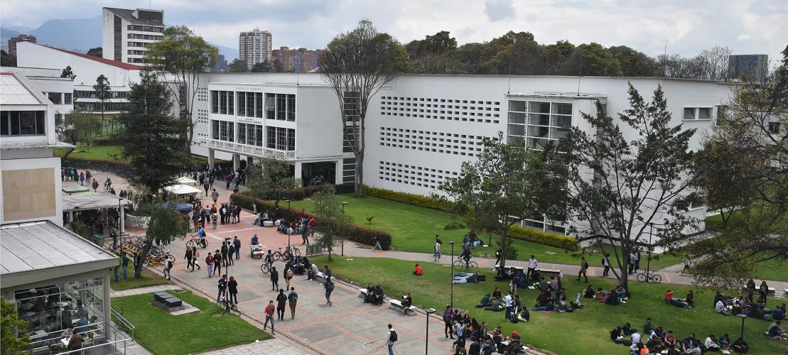 lasillavacia's tweet photo. El presidente De La Espriella anunció que la Policía podrá ingresar a los campus ante actos de violencia.

La autonomía universitaria no impide perseguir delitos, pero tampoco permite tratar a las universidades como cuarteles presidenciales.

Va 🧵

✍️Camilo Blanco https://t.co/pnkPd2CzPU