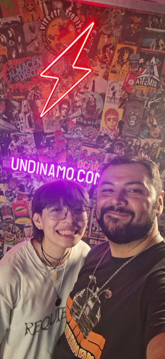 SpadoniCristian's tweet photo. #MiFotoEnLaRadio
#Mirra, #Turra, #Serra!!!
Casi no tengo fotos en la radio, pero encontré esta con mi bendi.
@UnDinamo @bbsanzo https://t.co/lexpvsOBFJ