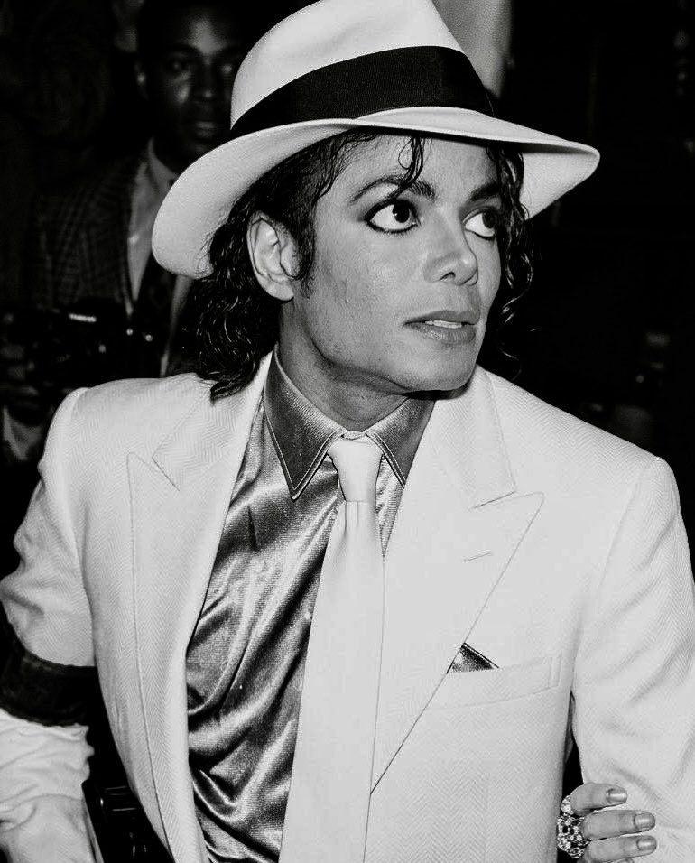 rhfmjj's tweet photo. 1988                                              2009 https://t.co/LC78sUuXsw