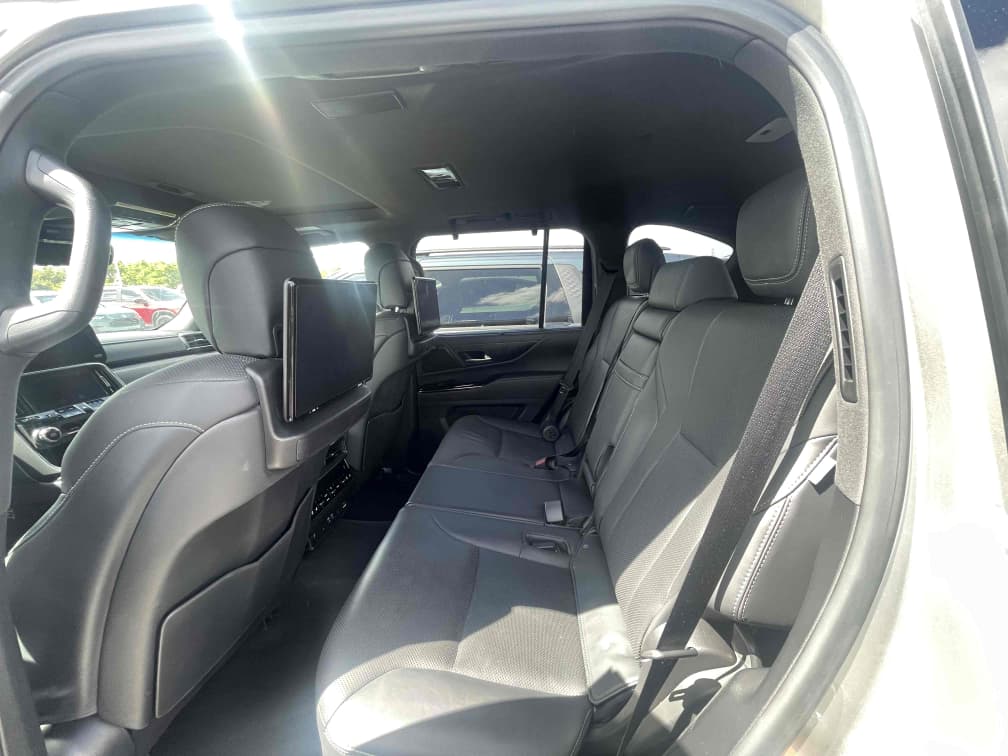 Masterbruce103's tweet photo. Straight off the boat....2023 LX 600, Accident free....June 2026 Entry!! A buyer's  delight......N255M! https://t.co/PhWwPSCfY5