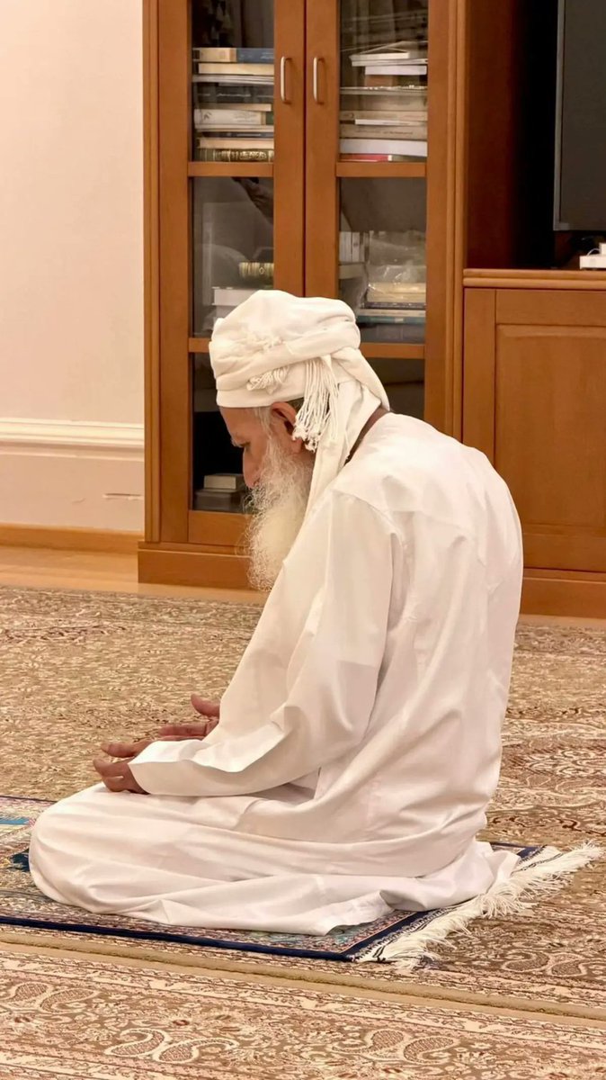 maryos__'s tweet photo. هذا الذي تعرف البطحاء وطأته
والبيت يعرفه والحل والحرم

هذا التقي النقي الطاهر العلم

جزاه الله عنا كل خير، والله ما يبلغ شاتمه شسع نعله. https://t.co/N1R5bDo35m