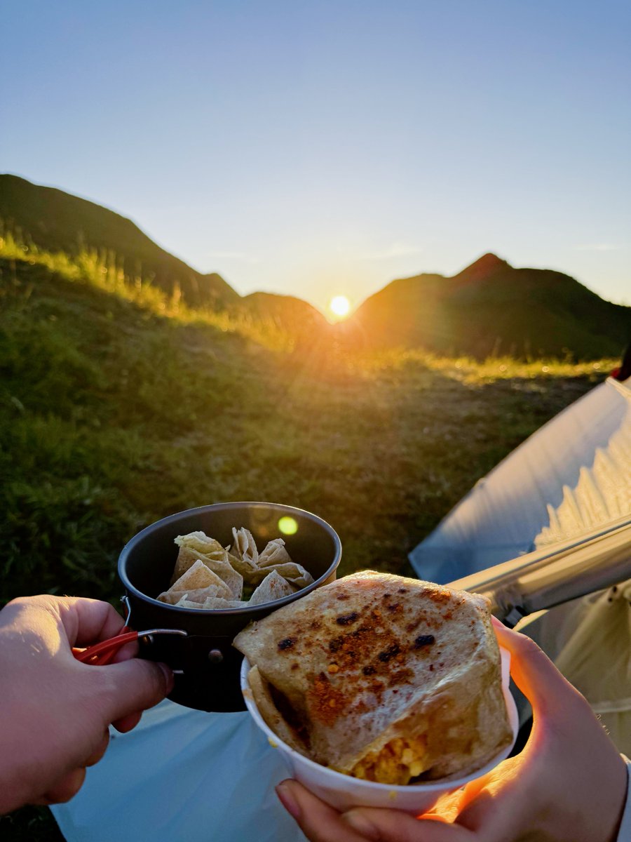 SallieLamki6's tweet photo. Just finished a perfect sunset camp by the lake—s'mores, starry skies and zero notifications. This is the reset I needed! https://t.co/hlXojGRShV