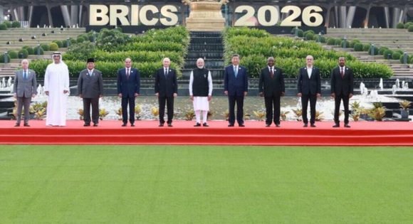 Invasorpress's tweet photo. 🌍 La 18va cumbre de los BRICS, presidida por la India con el tema “Resiliencia, innovación, cooperación y sostenibilidad”, cerró un ciclo que transformó al BRICS de un acrónimo económico en un actor político central. 

#CiegodeAvila @rocdecubano @JHGcasanova #BloqueoACuba 🧵1/2 https://t.co/M5dVej5bkV