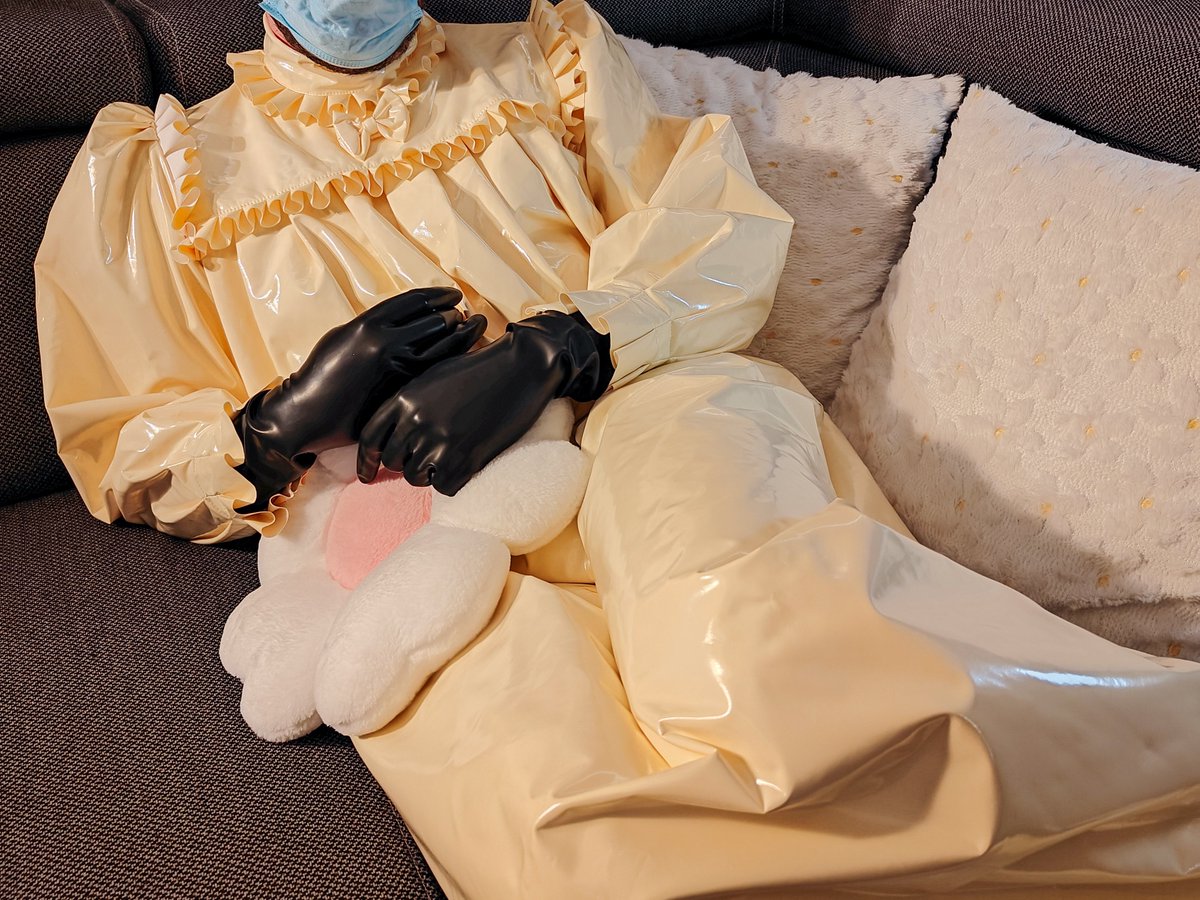 coatrPL's tweet photo. A slightly cool but quiet evening, and time to relax in my vinyl nightgown. #nightwear #vinylfetish #nightgown #sleepwear #fetish #fetishwear #plastic #PVC #pvcfetish #rubberfetish #plasticfashion #plasticpajama https://t.co/UIORpfFuNs