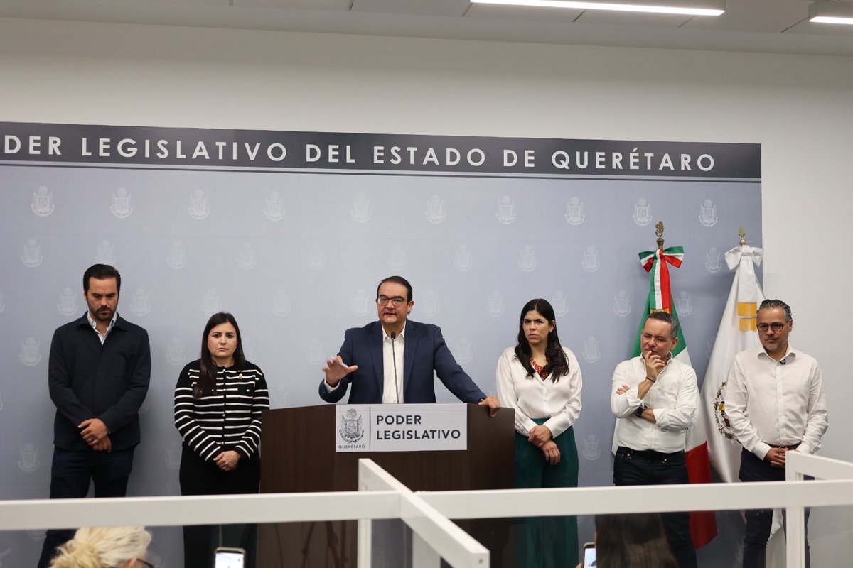 Ivanglez_notv's tweet photo. 🚗 Proponen diputados registro estatal para conductores y vehículos de plataformas, deberán de emplacar en Querétaro
https://t.co/2m1OWghK1p https://t.co/XbGim8q2t2