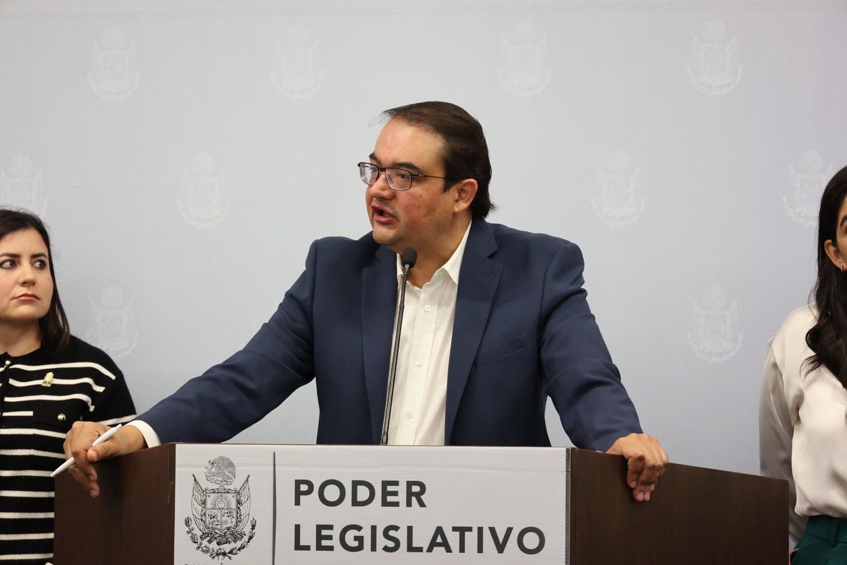 Ivanglez_notv's tweet photo. 🚗 Proponen diputados registro estatal para conductores y vehículos de plataformas, deberán de emplacar en Querétaro
https://t.co/2m1OWghK1p https://t.co/XbGim8q2t2
