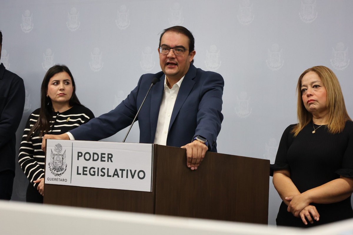 Ivanglez_notv's tweet photo. 🚗 Proponen diputados registro estatal para conductores y vehículos de plataformas, deberán de emplacar en Querétaro
https://t.co/2m1OWghK1p https://t.co/XbGim8q2t2