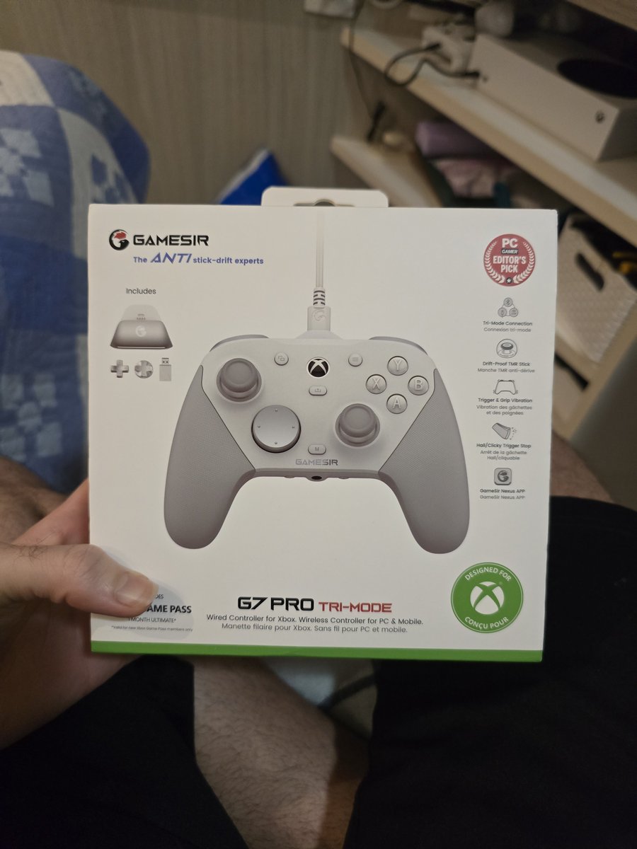 hfps_dev's tweet photo. Agora que estou parcialmente de volta no Xbox, precisava de um fone novo e de um controle decente, com botões extras.
Peguei um Corsair HS55 e um G7 Pro
Qualidade Impecável https://t.co/g5d4a7Z0fO