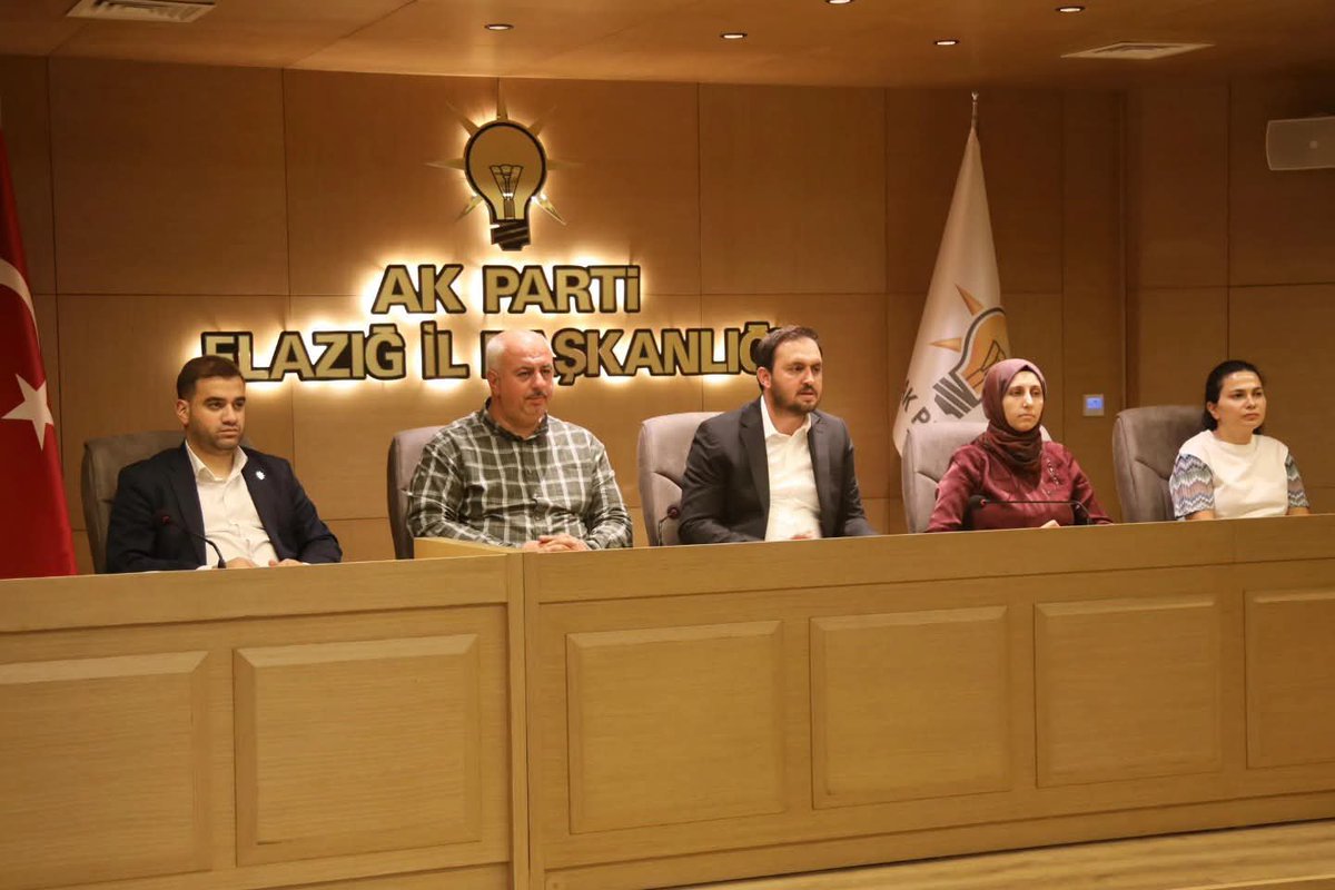 akpartielazig_'s tweet photo. İl Başkanımız Sayın Sencer Selmanoğlu’nun başkanlığında, Haftalık Olağan Yönetim Kurulu Toplantımız gerçekleştirildi. 

@Akparti
@abuyukgumus https://t.co/kK7Yi6Pz5q