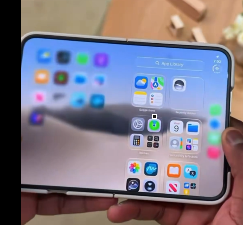Jptsla's tweet photo. @guinareis @xicaratimao Deu pra ver como é fluido e bonito a experiência apple, nunca mais vou comprar um S ultra só pra ter isso: https://t.co/qTRSQeaNqm