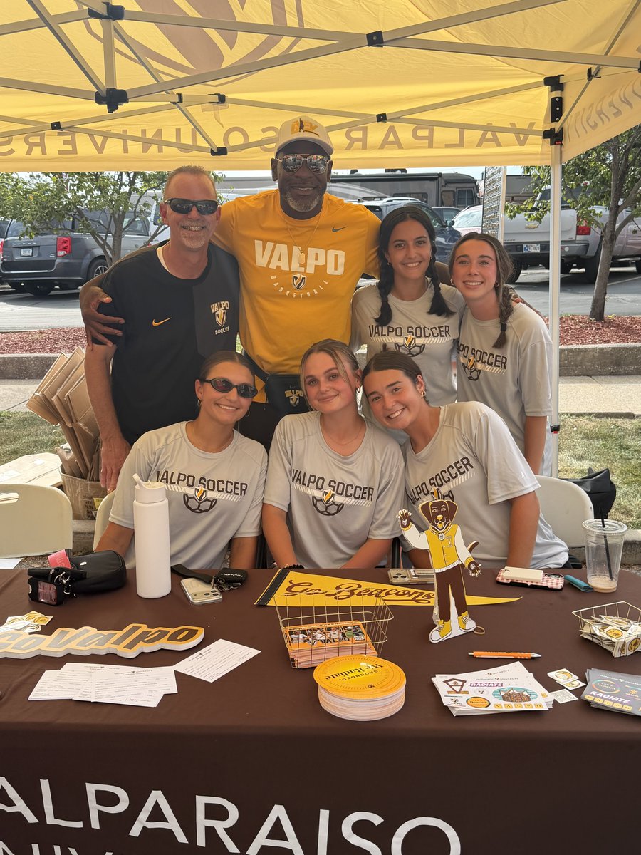 ValpoBasketball's tweet photo. Popcorn Fest was incredible ๐ฟ๐ฅ Still thinking about this whole weekend ๐
The Valparaiso Community showed out as always ๐ฅ๐
#SeeTheLight https://t.co/U3v8Fsx8iz
