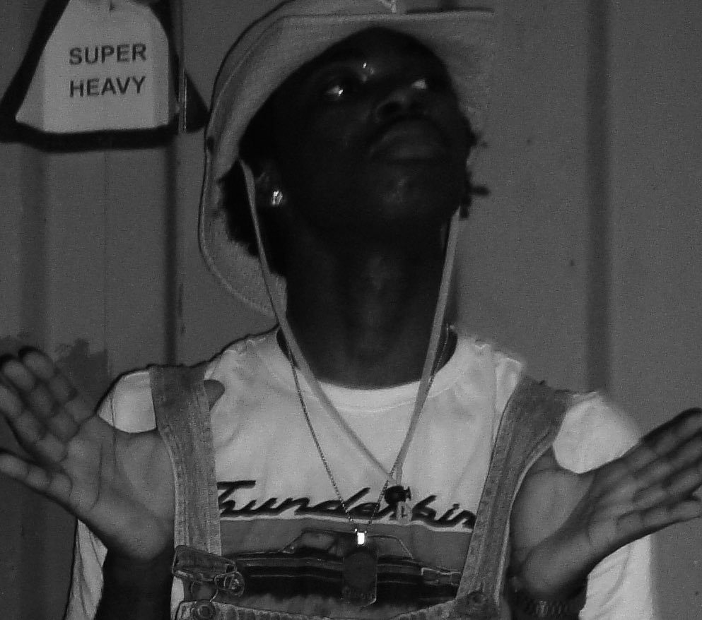 Inkreece_X's tweet photo. Wake up ! Girls love my song. https://t.co/kcBsl3NYpz