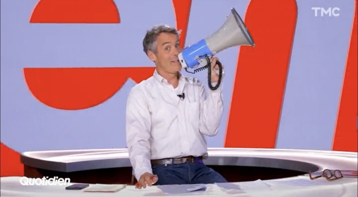 AlerteMediasFR's tweet photo. ❗️SAISINE ARCOM

Ce lundi soir et comme tous les soirs depuis des mois l’animateur de l’émission de divertissement politique QUOTIDIEN sur TMC refuse systématiquement d’appeler le parti RN : Rassemblement National mais… Front National 

La convention signée entre TMC et l’ARCOM stipule dans l’Article 2-3-8 "honnêteté et indépendance de l'information et des programmes" que "L'exigence d'honnêteté s'applique à l'ensemble des programmes"

Si vous souhaitez que l'ARCOM intervienne et mette en garde TMC sur ce grave manquement, nous vous indiquons la procédure :

Voici le lien de signalement ARCOM

https://t.co/BuG6vQ0dpR

puis vous saisissez 
TV : TMC
date : 14 SEPTEMBRE 2026
horaire : 19h45
programme : QUOTIDIEN 1ERE PARTIE

puis "le programme était inapproprié ..."
puis "Conditions de traitement et transparence de l’information"
puis "Manque d’honnêteté et de rigueur de l’information"

Voici ce qu'il faut déclarer (faites un copier/coller) : 
"Ce lundi et comme depuis des mois l’animateur de l’émission QUOTIDIEN sur TMC refuse systématiquement d’appeler le parti RN : Rassemblement National mais… Front National 

La convention signée entre TMC et l’ARCOM stipule dans l’Article 2-3-8 "honnêteté et indépendance de l'information et des programmes" que "L'exigence d'honnêteté s'applique à l'ensemble des programmes""

Puis vous indiquer votre nom, prénom et email 
L’ARCOM vous demandera de valider votre saisine sur votre adresse email…
Et le tour est joué !

Cela ne vous prendra même pas 2 minutes 😉
