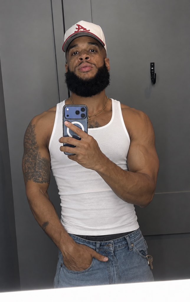 showdickkkkk's tweet photo. Quiet confidence. Let the presence speak for itself.🥶🖤 https://t.co/bZsTP3opaj