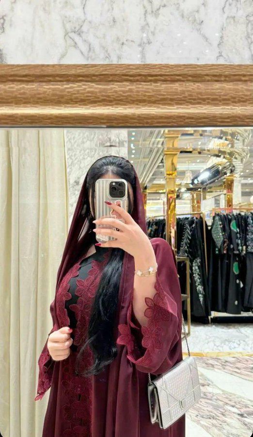 zk6qlw's tweet photo. عندي مساحه فارغه بقلبي 
وش ازرع فيها 😂 😚😚 https://t.co/IZCKIgqSSu