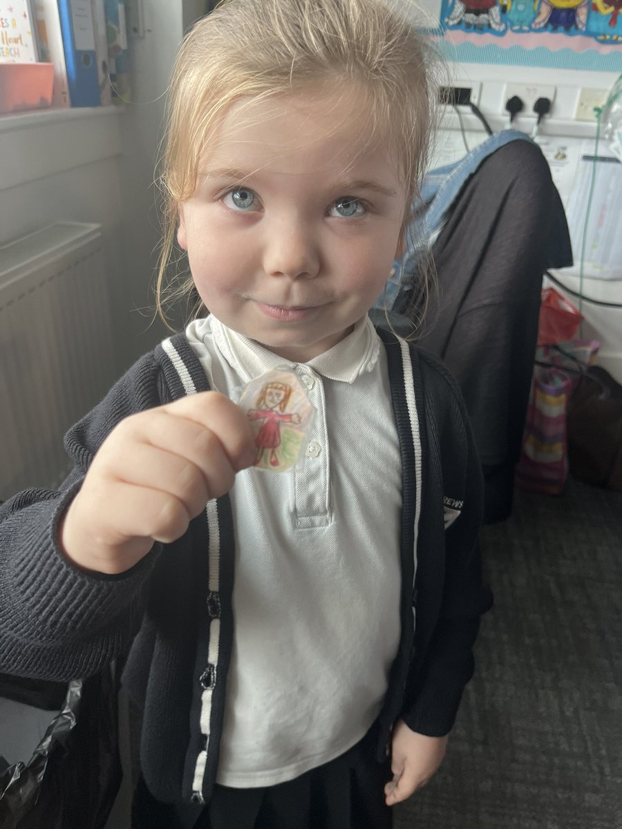 GisbeyMrs's tweet photo. 🙌🏻💙 Winner!!! 🙌🏻💙
My p4’s had the brilliant idea to “hide” a mini Sophie somewhere in the school… first person to find her gets a set of eyes 👀 for the class!
#novel #bfg #readingisfun
#roalddahl https://t.co/Rz9qQeVot2
