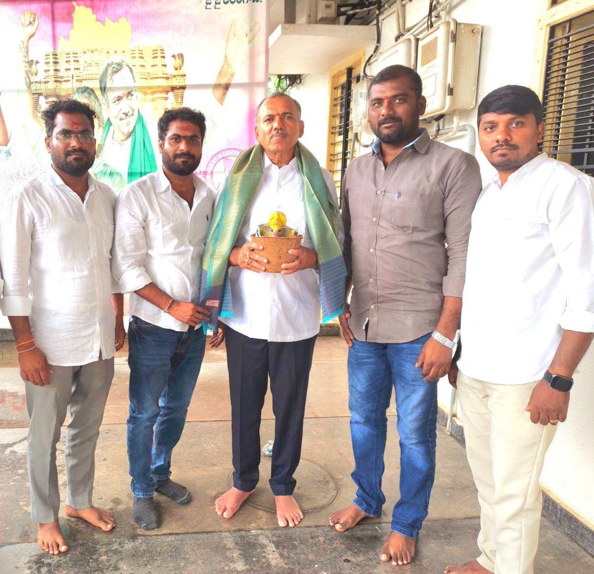 47Muske's tweet photo. 🌱🌱🌱🌱మాజీ రాజ్యసభ సభ్యులు, గ్రీన్ ఇండియా ఛాలెంజ్ వ్యవస్థాపకులు
శ్రీ జోగినపల్లి సంతోష్ కుమార్ గారి పర్యావరణ పరిరక్షణ ఆశయంతో తీసుకొచ్చిన
విత్తన గణపతిని భూపాలపల్లి మాజీ శాసనసభ్యులు గండ్ర వెంకటరమణ రెడ్డి గారికి ఇవ్వండి జరిగింది 🌱🌱🌱🌱 https://t.co/EXn38izaHs