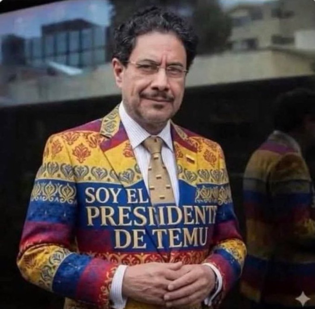 ENRIQUEVEL76280's tweet photo. @IvanCepedaCast Entonces porque aceptaste el cargo de senador en el congreso? Renuncia inmediatamente https://t.co/v7kgXW5Na2