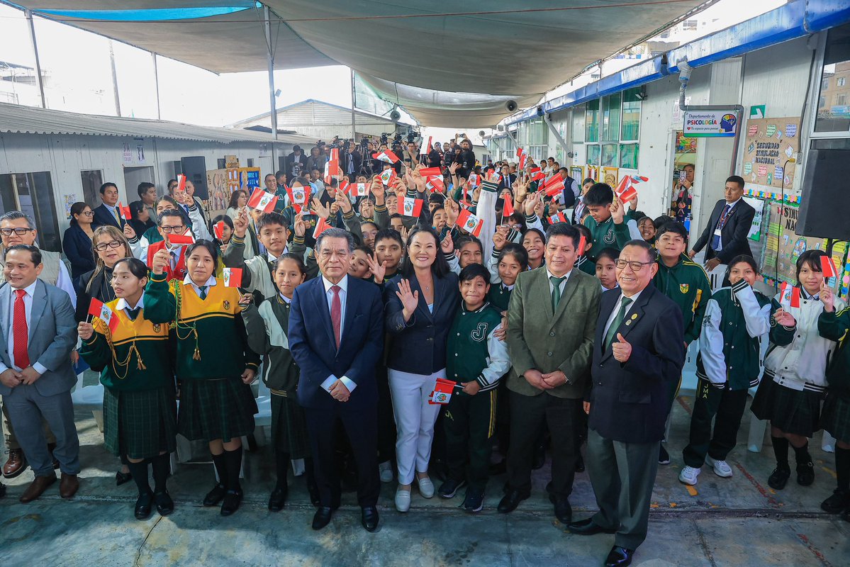 presidenciaperu's tweet photo. Una educación preparada para transformar el futuro del Perú.

La presidenta Keiko Fujimori, junto al ministro de Educación, José Antonio Chang, presentó el Plan Nacional de Educación 2026-2031, una hoja de ruta para mejorar los aprendizajes, fortalecer la infraestructura y conectividad, potenciar la formación docente e impulsar la educación técnica en todo el país.

El plan también contempla respuestas educativas adaptadas a cada territorio y acciones de prevención para garantizar la continuidad de las clases frente al Fenómeno El Niño.