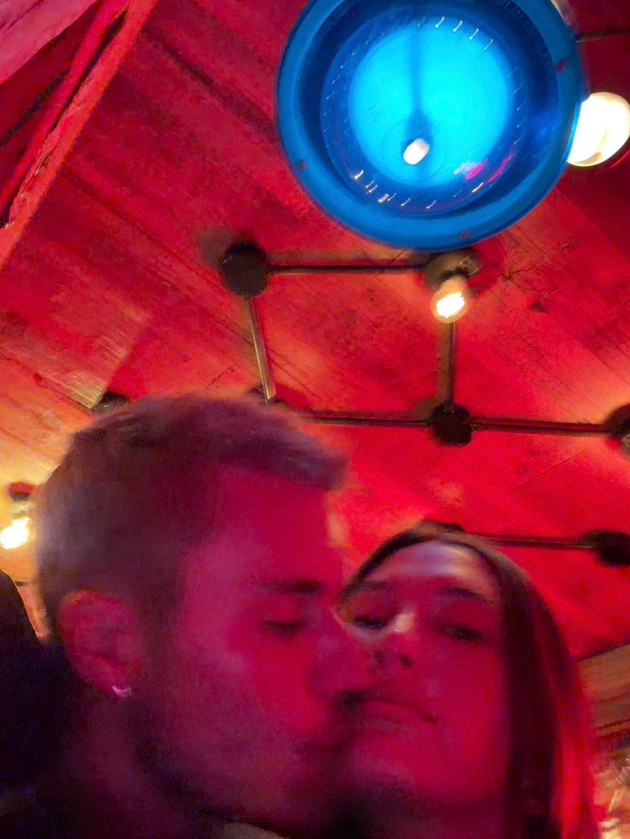 jbieberbrss's tweet photo. CASAL! 

Hailey Bieber via Instagram: “❤️♾���”. https://t.co/u3AfsafULk