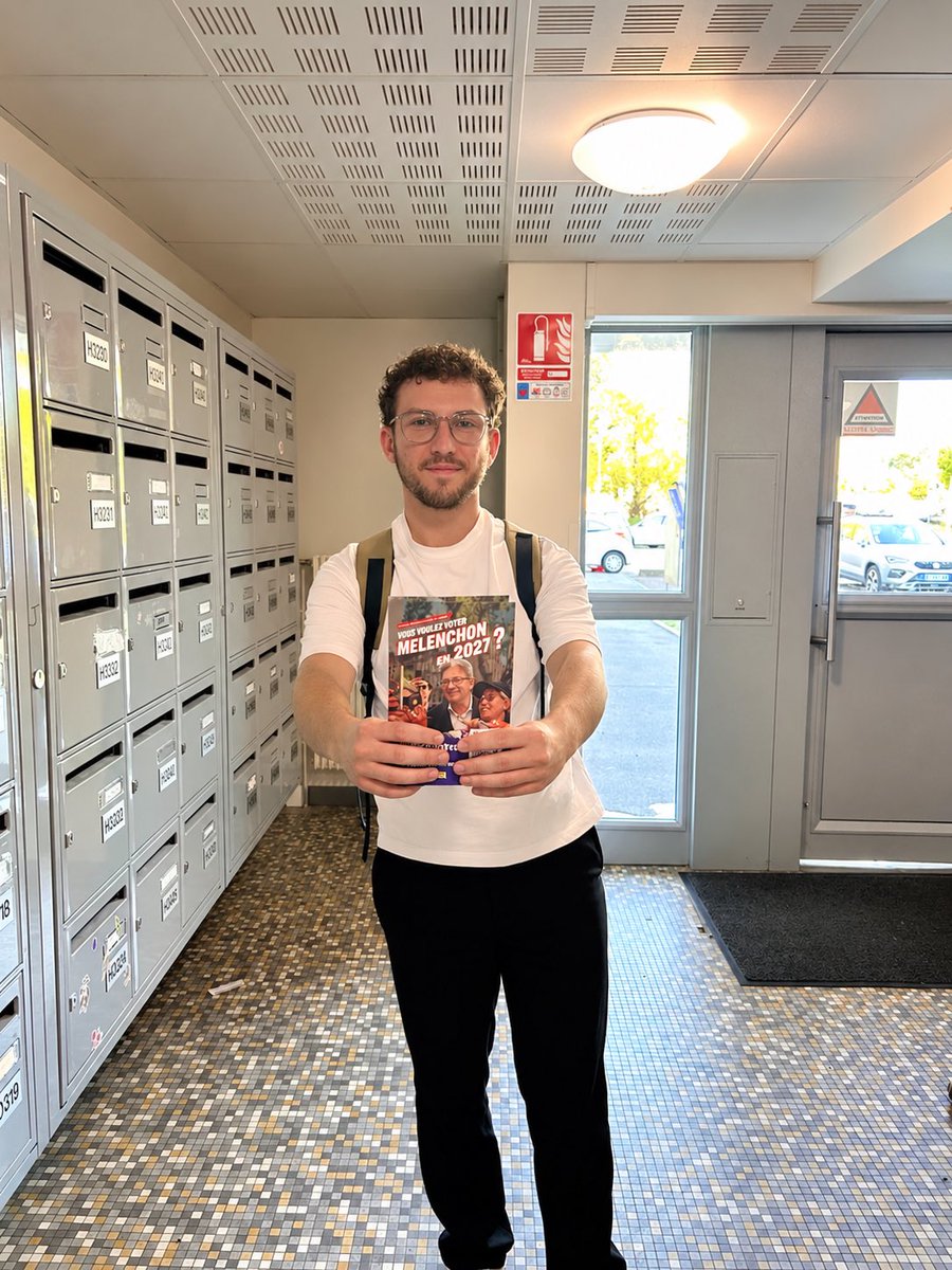 JeunesFI_Rouen's tweet photo. Premier porte-à-porte de la rentrée dans les logements CROUS pour inciter les étudiant·es à vérifier leur inscription sur les listes électorales.

En 2026, plus de 10 millions de personnes sont non inscrites ou mal inscrites sur les listes électorales.

Vérifie ta situation ! https://t.co/NPn7dNhYM0