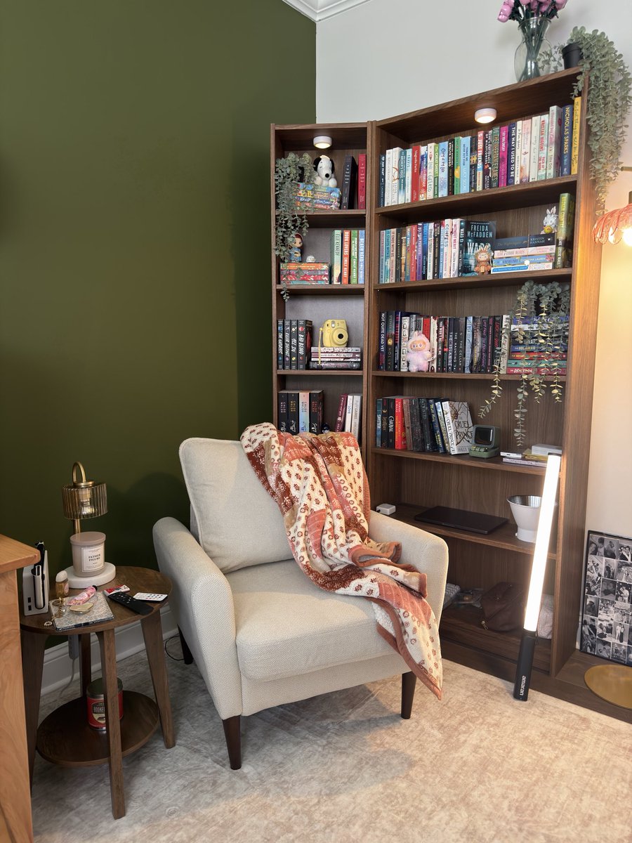 AlyssaaJade's tweet photo. So excited to finally show you guys my new cozy room 🤭✨📚

Shout out to Jaden for helping me make my vision come to life 💕

Long form coming soon 🙌 https://t.co/QejFe5ugv1