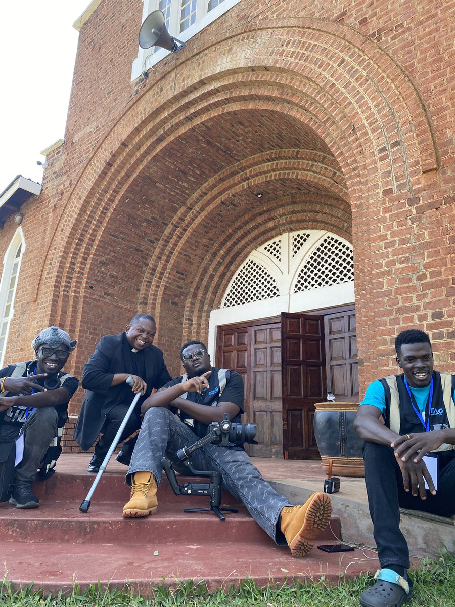 jay1_rickman's tweet photo. We were all excited to work as we prepared for the #EkyootoHaMpango … but we were soo shocked by “Amata Gaatikire, Enkuba Etutiire” the passing of King Oyo Kabamba Iguru Rukidi iv
#ripkingoyo  rest in grace 🕯️ 
#toorokingdom https://t.co/bxiLhjx8MS