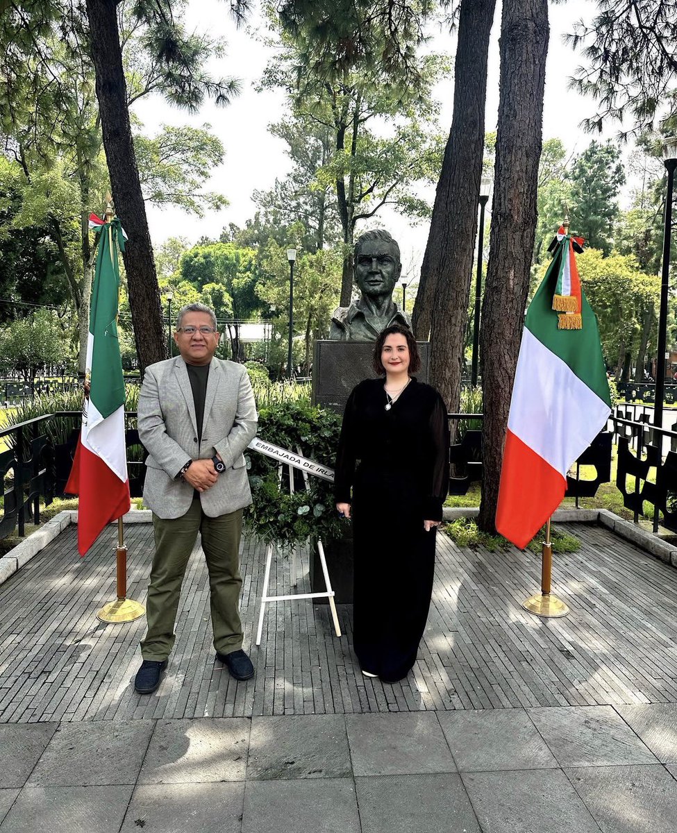 uefai_jal's tweet photo. 🇲🇽🤝🇮🇪 Agradecemos al alcalde Javier López Casarín y al Embajador de Irlanda en México, Ruairí de Búrca, por la invitación a conmemorar al Batallón de San Patricio.

Honramos su legado y los lazos históricos entre México e Irlanda. ☘️

#UEFAI #JaliscoGlobal https://t.co/EvifMV7OEz
