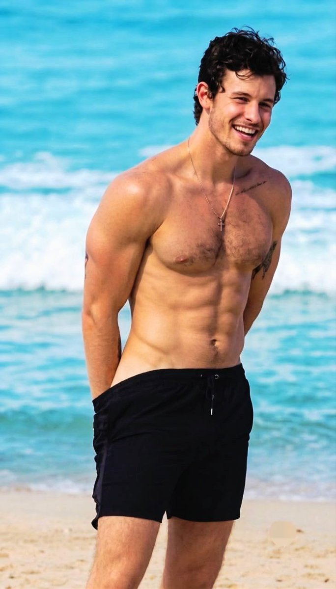 DramaQueenntv's tweet photo. Shawn Mendes shows off his toned physique while enjoying a fun filled day at the beach. https://t.co/3aJ6FGGa5w