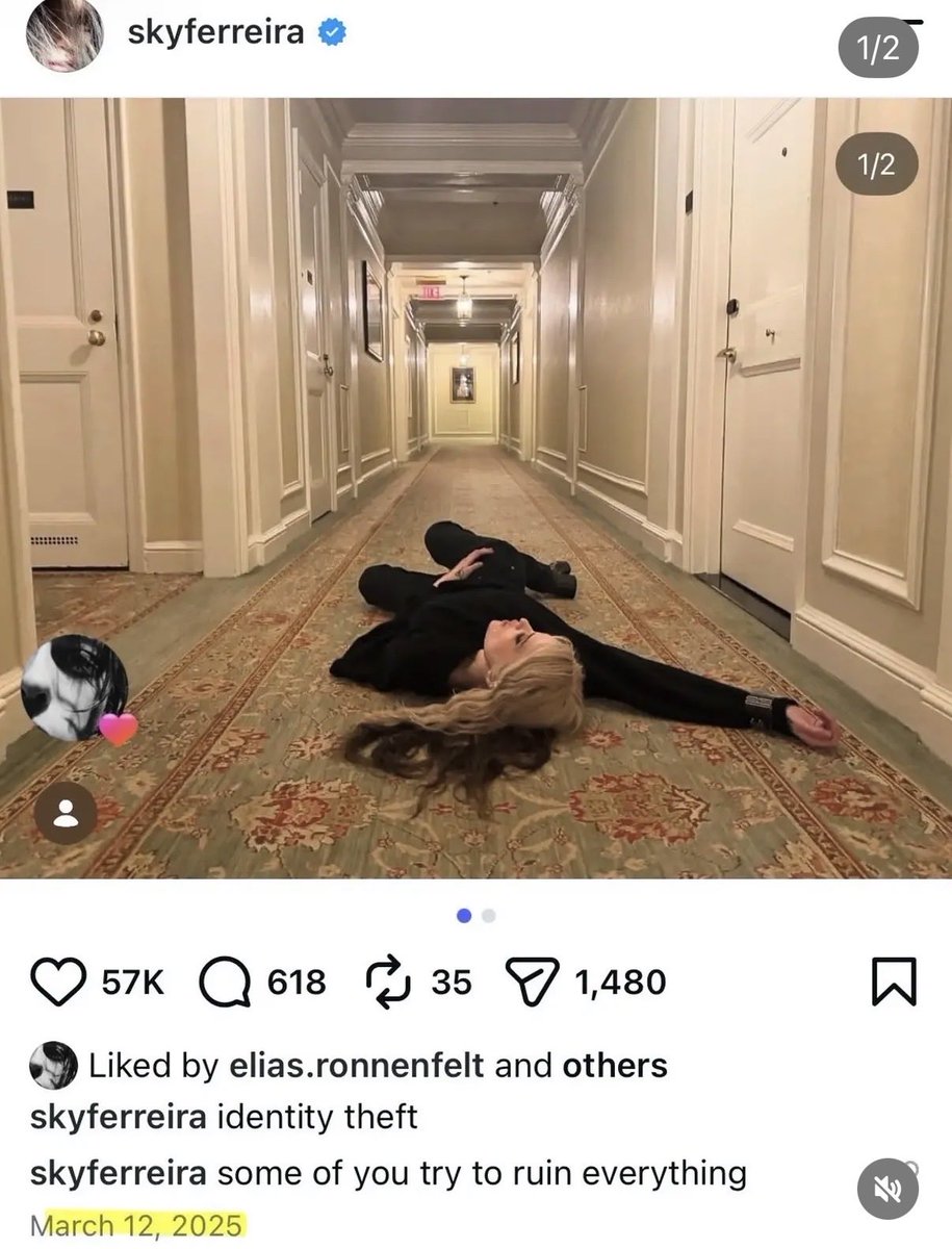 bellahadidjpg's tweet photo. it’s so evident how jenna ortega was trying to act like her extrem!st bf’s ex. especially after the bf’s like on the same photo she tried to mimic months later. insecurity at it’s finest. https://t.co/zh7fYkwPvp