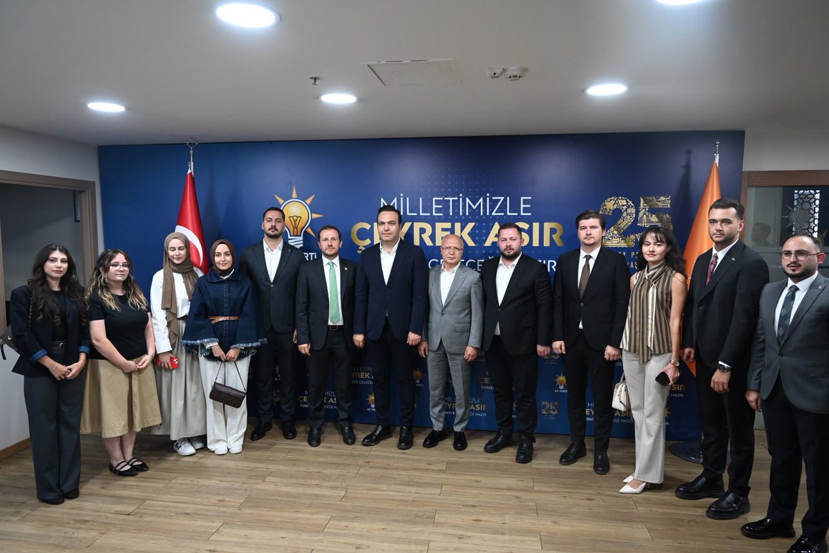 davutgurkan's tweet photo. Genel Merkez Gençlik Kolları Başkanımız Sayın Yusuf İbiş’i İl Başkanlığımızda ağırladık.

Gençlerimizin enerjisini, teşkilatımızın heyecanını ve Türkiye Yüzyılı hedeflerimizi paylaştığımız bu kıymetli ziyaretleri için Başkanımıza teşekkür ediyorum.

@avyusufibis 
@ahmetkilic16 
@MufitAydin16 
@sahinbiba16