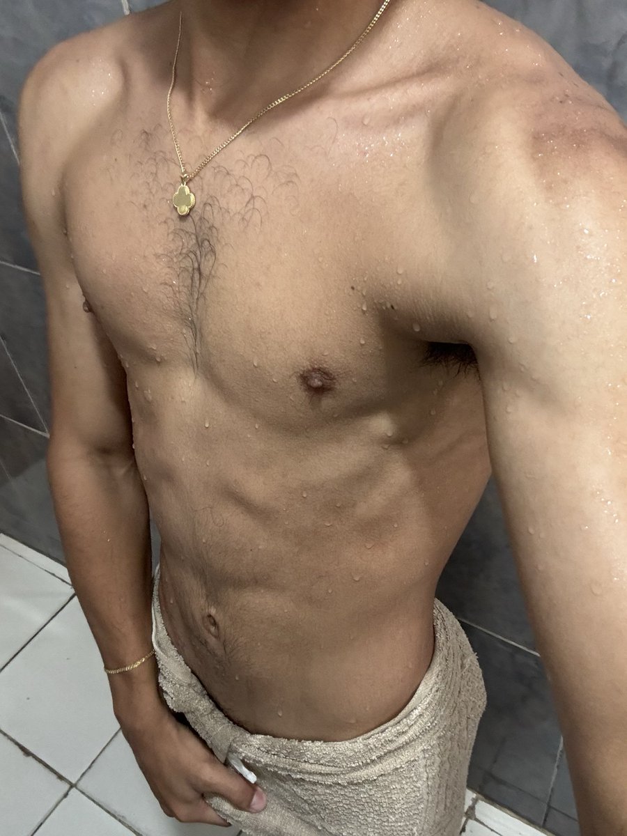 imnotdnel_'s tweet photo. Nada mejor que una ducha despues de entrenar

#rt #viral https://t.co/jvZGNDwpJW
