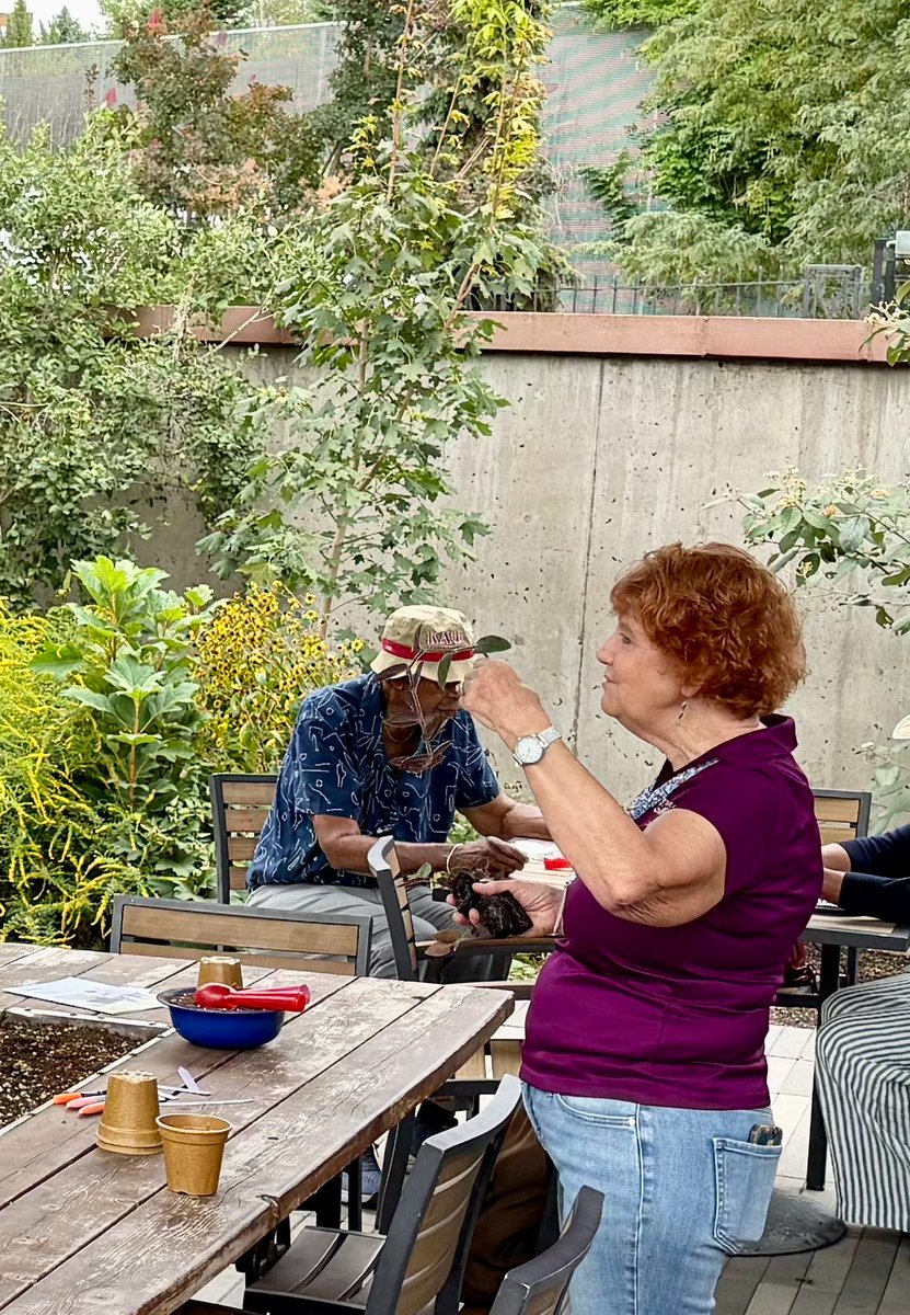 ec_bayram's tweet photo. Started the week strong with our @CUAnschutz @LBDAssoc Research Center of Excellence "CUltivating Wellness" event with @denverbotanic for our #Lewy community 🤩 https://t.co/YrUV8UBj0x