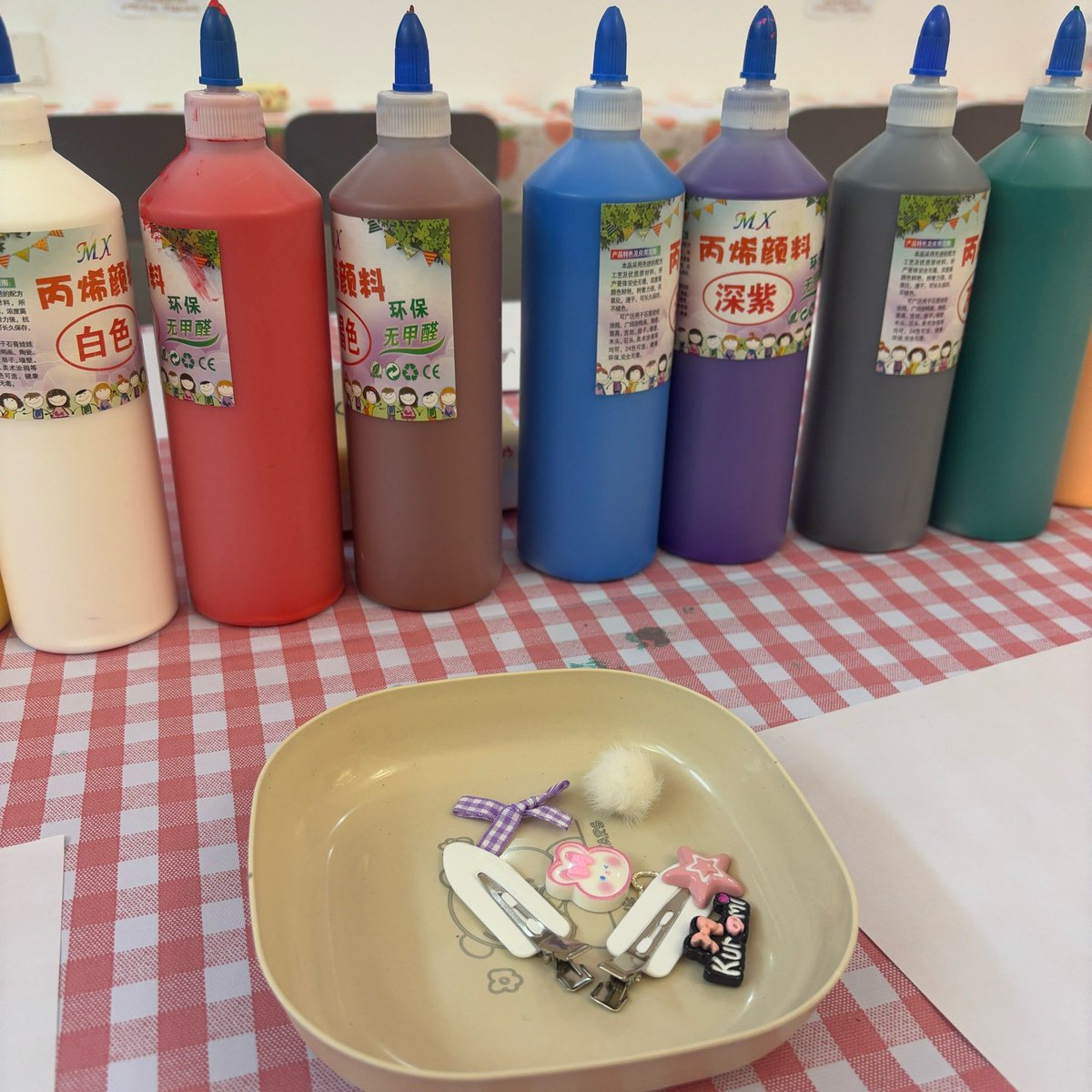 RutheShaplankz's tweet photo. Just spent the most magical hour painting sunsets at the local community art studio—no skill required, just lots of messy fun and warm laughter  Creativity tastes way better when shared! https://t.co/Pr3skUGIFW
