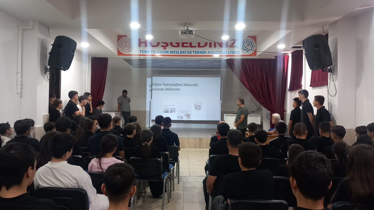 selcukluttmtal's tweet photo. Okulumuz 9. sınıf öğrencilerine Alan öğretmenlerimiz tarafından Elektrik-Elektronik, Yenilenebilir Enerji ve Bilişim Teknolojileri alanları tanıtılarak öğrencilerimize alanların eğitim süreçleri ve kariyer imkânları hakkında bilgi verildi.
@konyamem 
@MeslekiEgitim42 https://t.co/sFeSmLPyDE