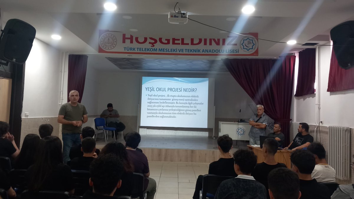 selcukluttmtal's tweet photo. Okulumuz 9. sınıf öğrencilerine Alan öğretmenlerimiz tarafından Elektrik-Elektronik, Yenilenebilir Enerji ve Bilişim Teknolojileri alanları tanıtılarak öğrencilerimize alanların eğitim süreçleri ve kariyer imkânları hakkında bilgi verildi.
@konyamem 
@MeslekiEgitim42 https://t.co/sFeSmLPyDE