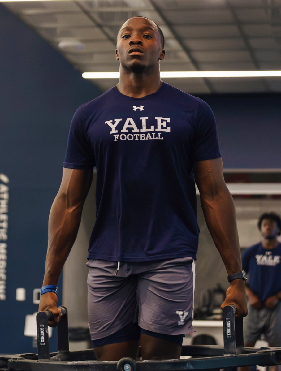 NCAA_FCS's tweet photo. Heavy on the work 🏋️

#FCS x 📸/���� IG/yalefootball https://t.co/TtdIv5KC4w