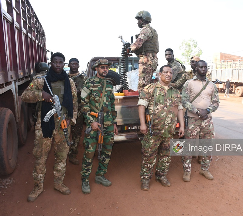 DirpaFa's tweet photo. Un convoi exceptionnel de plus de 900 camions-citernes a fait son entrée à Bamako ce lundi 14 septembre 2026, sous haute escorte des Forces Armées Maliennes (FAMa).

Lire la suite sur le site : https://t.co/kmgHwSvNFE https://t.co/RqjRzRFwoO