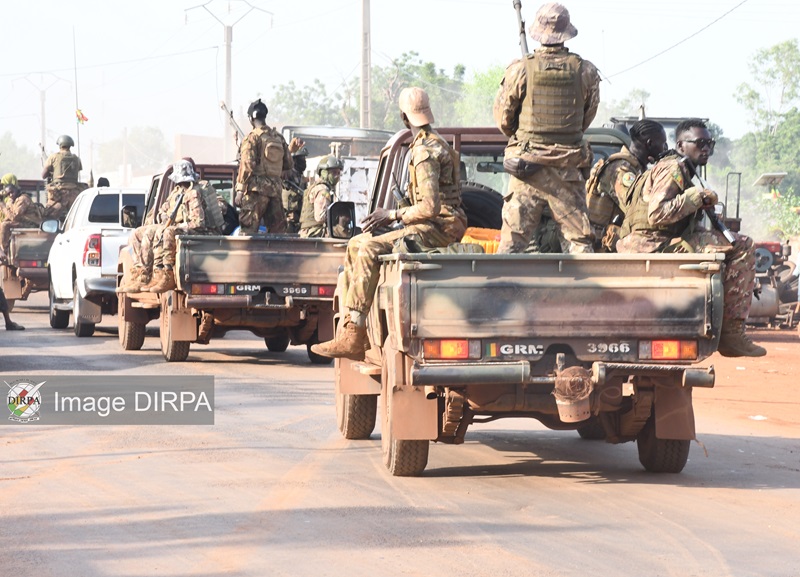 DirpaFa's tweet photo. Un convoi exceptionnel de plus de 900 camions-citernes a fait son entrée à Bamako ce lundi 14 septembre 2026, sous haute escorte des Forces Armées Maliennes (FAMa).

Lire la suite sur le site : https://t.co/kmgHwSvNFE https://t.co/RqjRzRFwoO