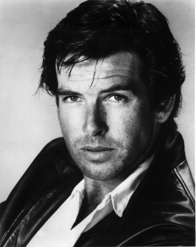 InesSainzOf's tweet photo. A ver si nos centramos con Pierce Brosnan, que todo empezó con Remington Steele, no con James Bond... https://t.co/POIV2T0uhC